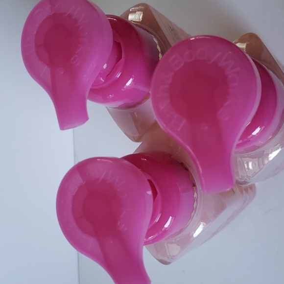 3 Bath & Body Works PINK LILAC & VANILLA Gentle Foaming Hand Soap - Picture 3 of 4